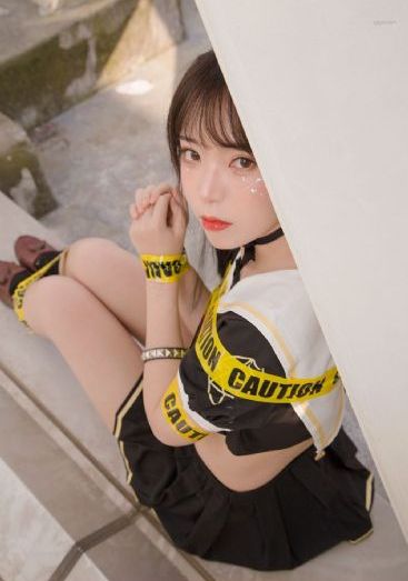 抱着娇妻让人玩3p_DVD神马在线观看